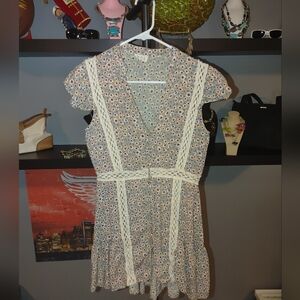 Pol Floral Short Sleeve Dress with Lace Accents, No Stretch, Size Small